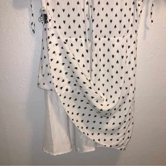 Simple Patterned Mini Dress with Ties and a Lining - Picture 4 of 7